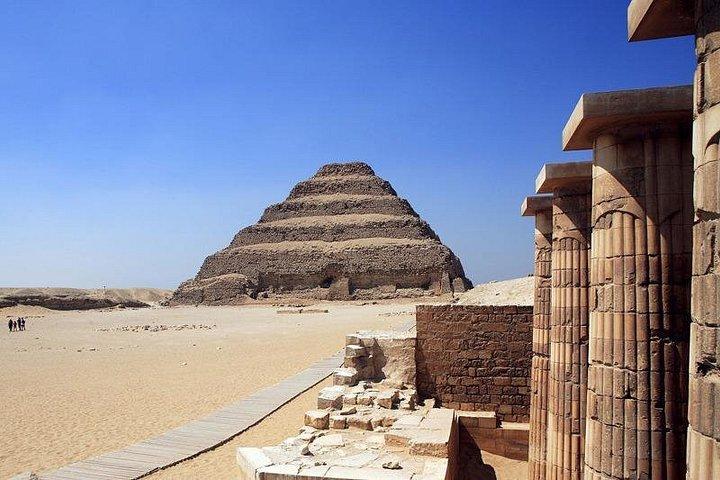 ギザのピラミッド、エジプト博物館、カーンハリリバザールへの終日