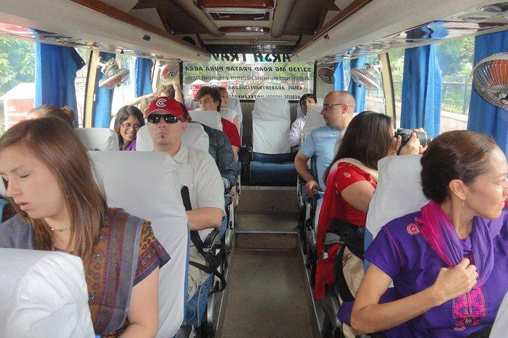 デリー・タージ・マハル車での日帰り旅行
