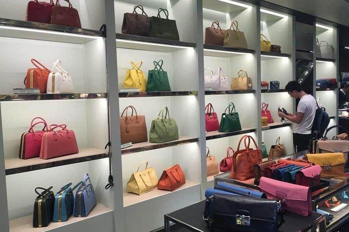 Camioneta privada Tour de compras de medio día al centro comercial