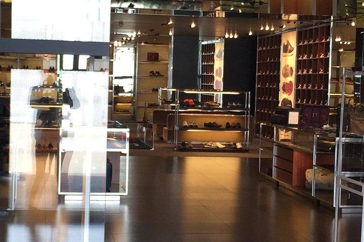 Camioneta privada Tour de compras de medio día al centro comercial