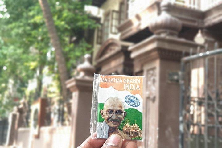 ムンバイ市+ランチボックスとも呼ばれるダバワラ+トレインライドツアー-偽りのないムンバイ。
