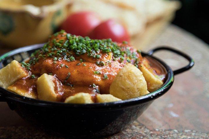 Tour de Tapas Escondidas en Barcelona con Diversión de Vino y Secretos Locales