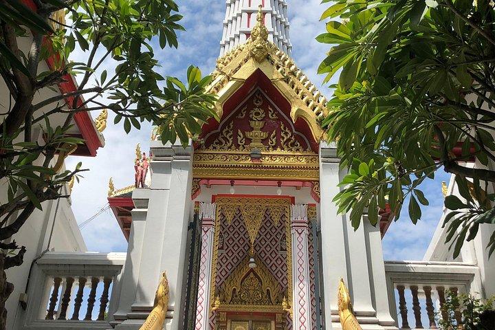 Top Highlight Bangkok Sights. Walking tour with Fun Local Guide!