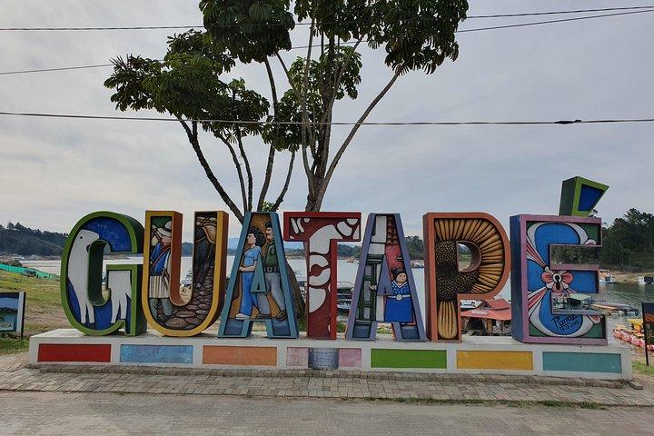 Guatape private Tour (optional Kaffee Speedboot Paragliding...)