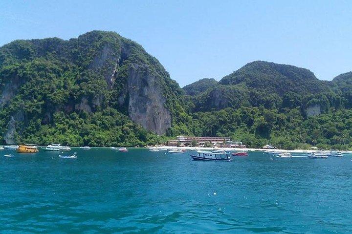 Excursión de un día a las islas Phi Phi en ferry desde Phuket