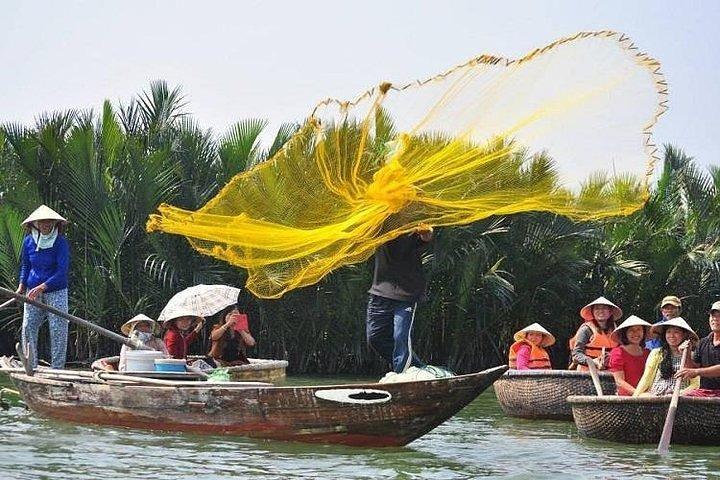 Hoi An Basket Boat Tour ( basket boat, visit water coconut forest, fishing crab)