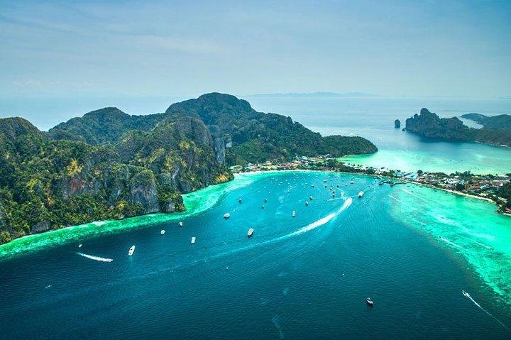 Viaje de esnórquel a las islas Phi Phi en bote grande desde Phuket