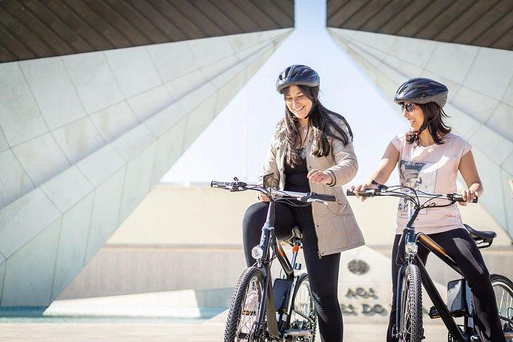 Lisbon Discoveries E-Bike Tour door Sitgo