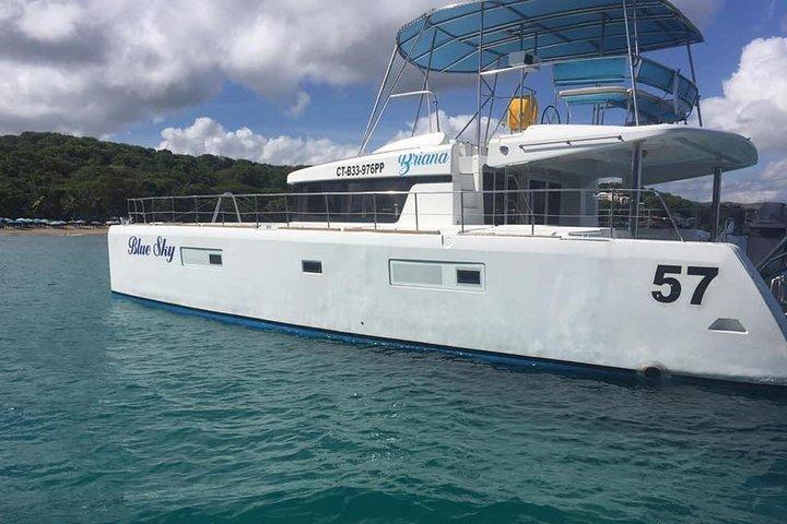 Cruzeiro de Catamarã com Snorkeling e almoço a bordo!