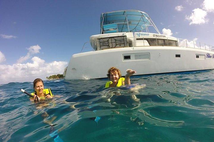 Cruzeiro de Catamarã com Snorkeling e almoço a bordo!