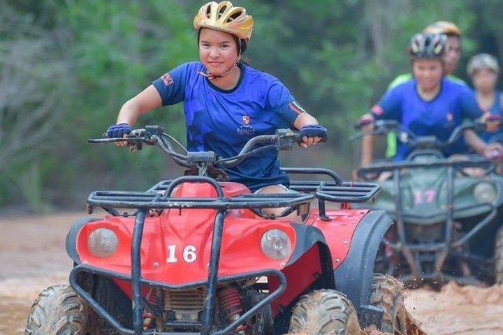 ATVバイク1時間+ Zipline Adventure 20プラットフォーム、昼食付き