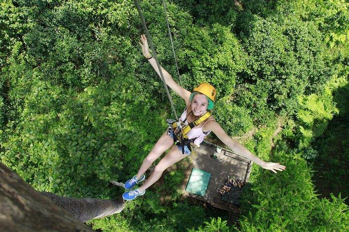 ATVバイク1時間+ Zipline Adventure 20プラットフォーム、昼食付き