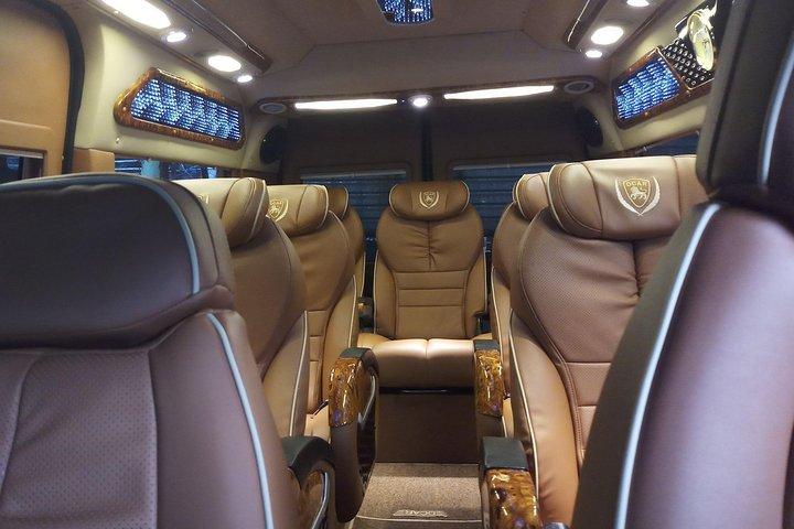 Haal Da Nang Airport op naar Hue City met Private 9s Limousine, ga door Hai Van Pass