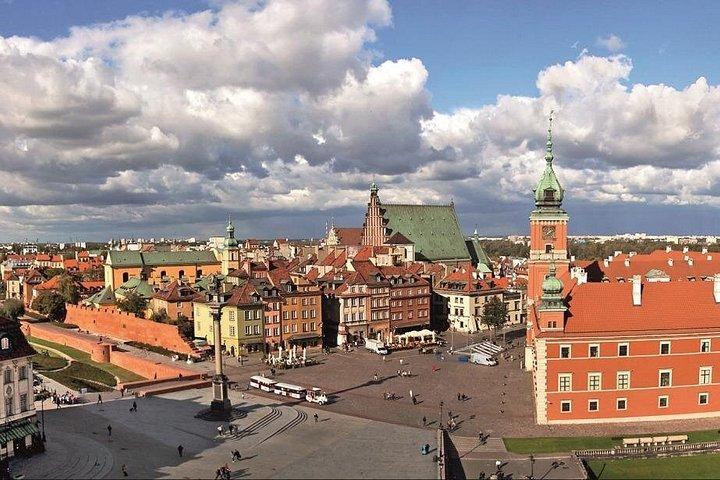 ワルシャワ旧市街と新市街を歩く：灰のフェニックスのように
