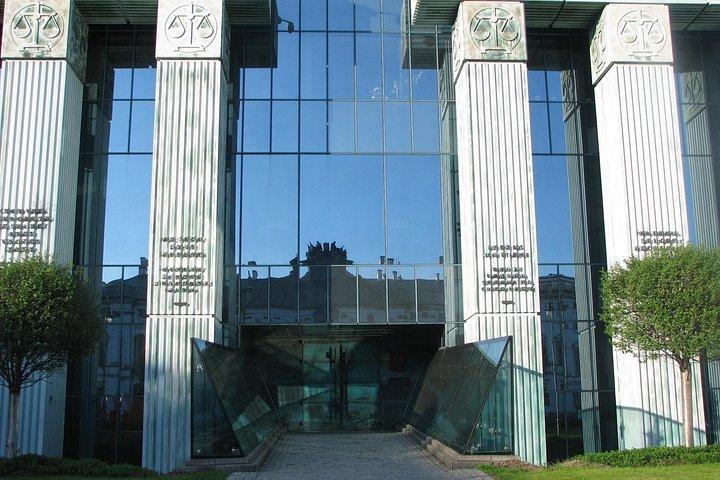ワルシャワ旧市街と新市街を歩く：灰のフェニックスのように