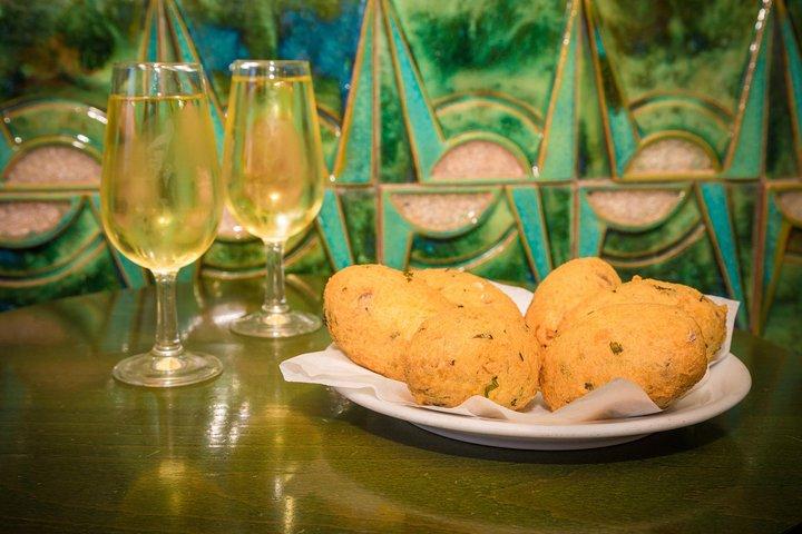 リスボンのプライベートショアエクスカーション：ミニバンによるシティツアー（食べ物とワインテイスティングを含む）