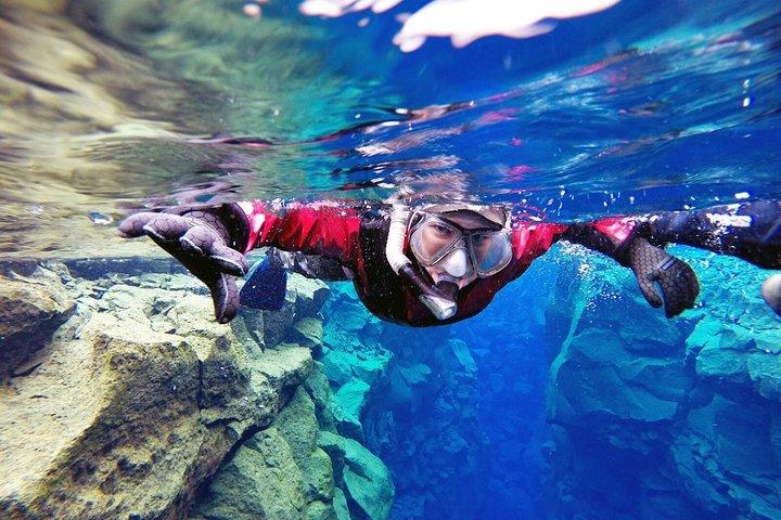 Silfra-Trockenanzug-Schnorcheltour mit kostenlosen Fotos – ab Reykjavik
