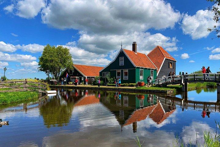 アムステルダムから： Zaanse Schans、Volendam & Markenへのプライベートツアー