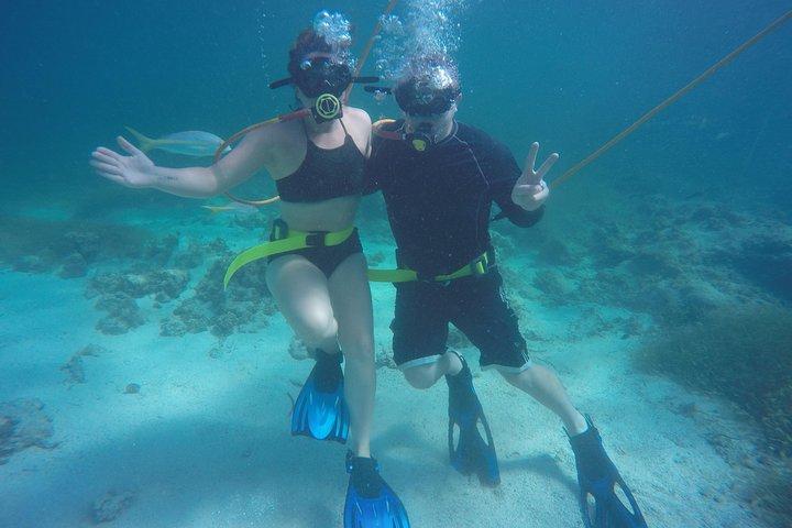 Pakkerejser til snorkling, hooka dykning og parasailing