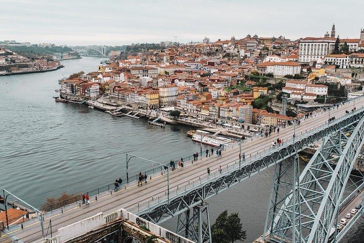 Recorrido a Pie + Degustación de Vino de Oporto
