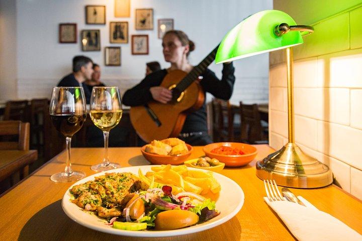 Privat tur: Lissabon Sunset Walking Tour med Fado Show og Middag