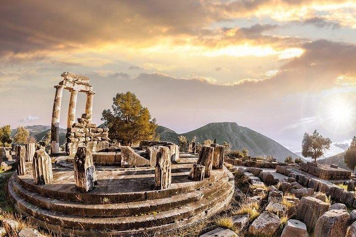 デルファイ、アテネからの「古代世界の中心」への旅