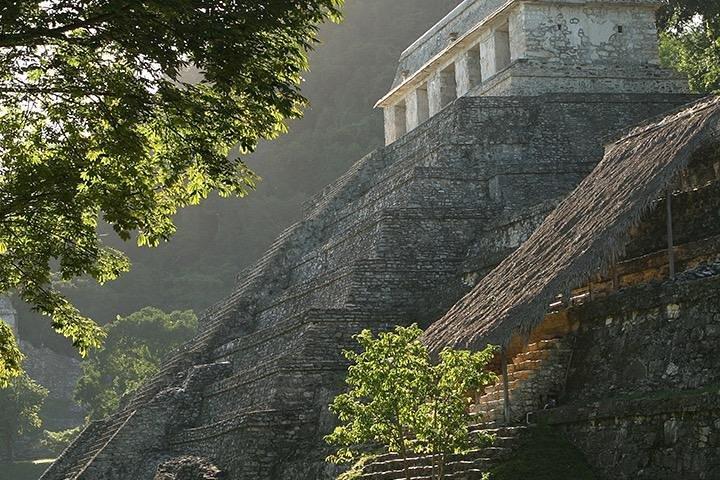 Archeologische vindplaats Palenque vanaf Villahermosa Stad of luchthaven