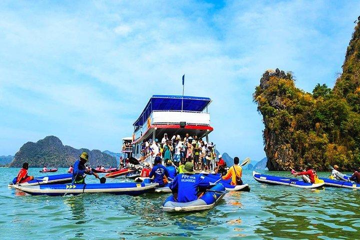 Canoa do Crepúsculo Mar pela Baía de Phang Nga