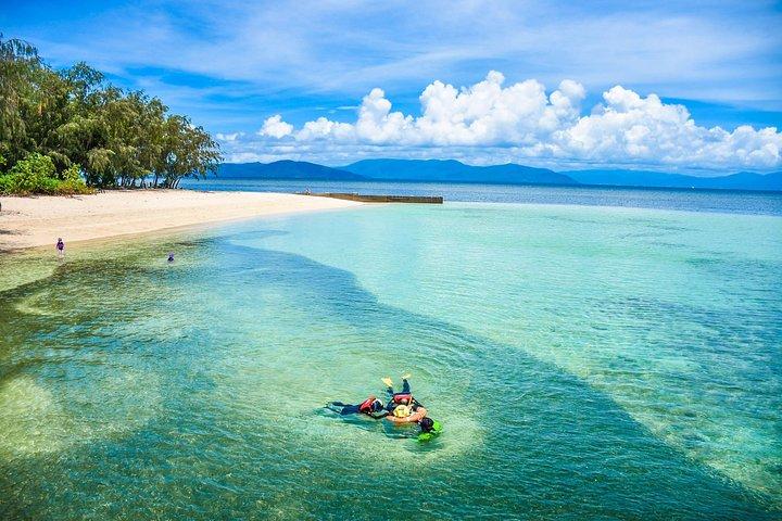 ケアンズ発グリーン島1日観光（市内送迎付き）