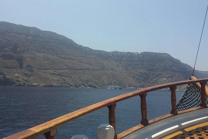 プライベートツアー：温泉を含むサントリーニ火山旅行