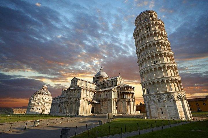 Private Autofahrt von Florenz nach Lucca und Pisa (8 h)