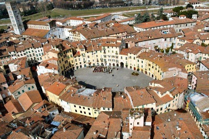 Private Autofahrt von Florenz nach Lucca und Pisa (8 h)
