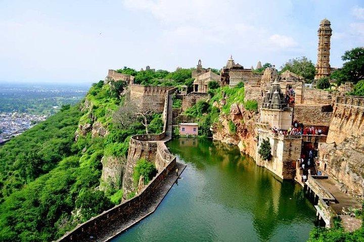 One Way Transfer von Jaipur nach Chittorgarh Fort in einem AC Fahrzeug