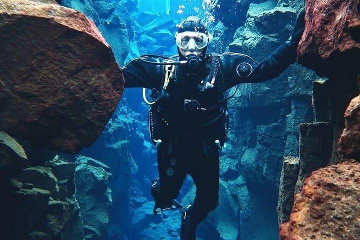 Silfra: Diving Between Tectonic Plates - Meet on Location