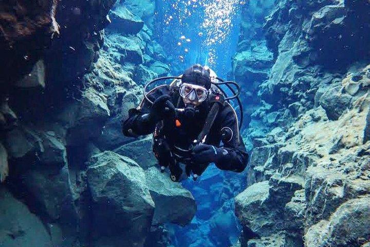 Silfra: Diving Between Tectonic Plates - Meet on Location
