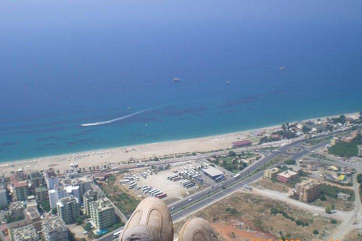 Alanya: Tandem Paragliding Experience Over Cleopatra Beach