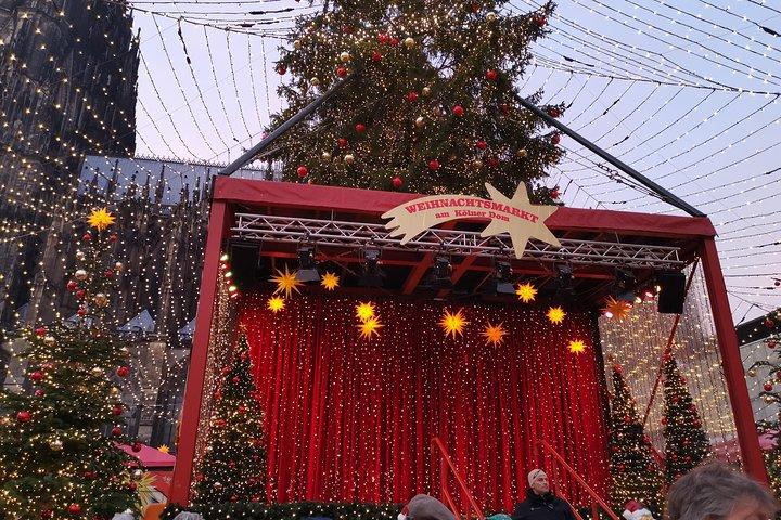 ケルンのクリスマス マーケットとケルシュ ビールの小グループ ツアー