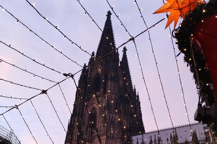 ケルンのクリスマス マーケットとケルシュ ビールの小グループ ツアー