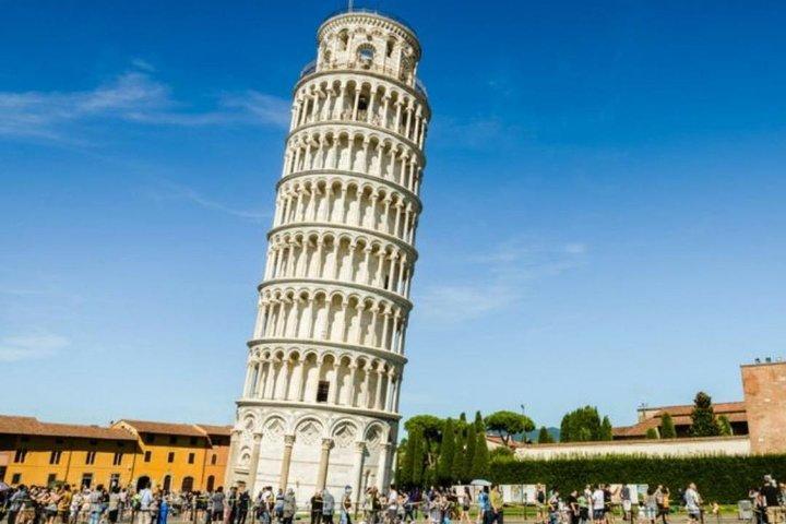 リボルノ港からフィレンツェとピサへの自家用車旅行（10時間）