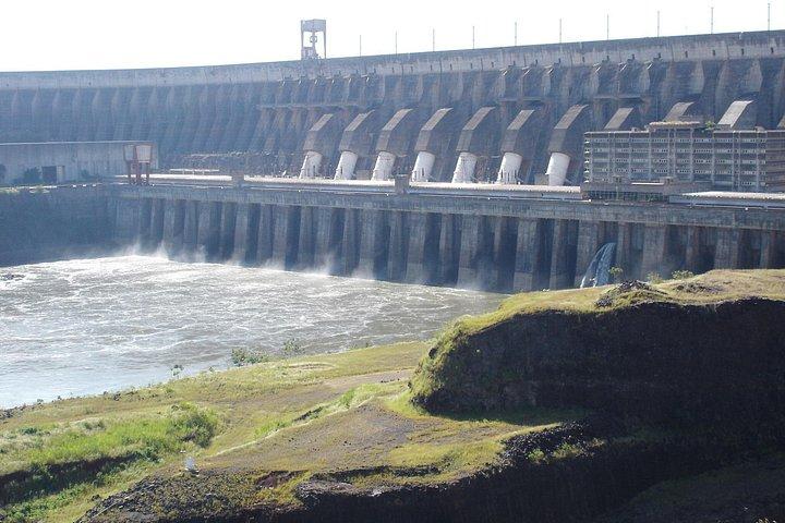 ブラジルのイグアスの滝とイタイプダムのプエルトイグアスからの全日観光ツアー