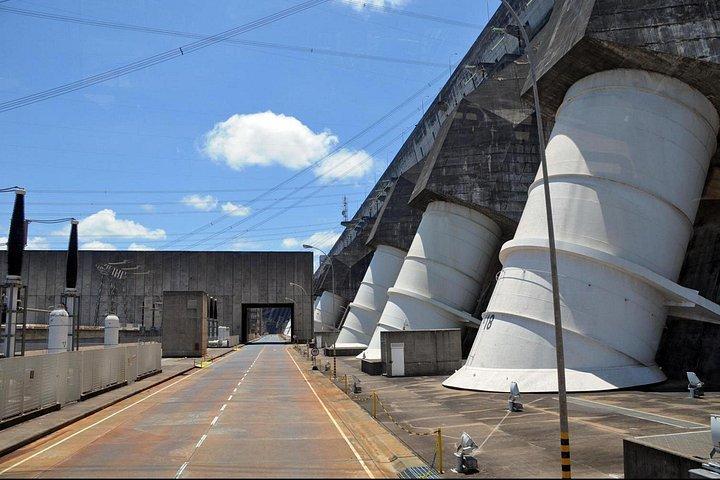 ブラジルのイグアスの滝とイタイプダムのプエルトイグアスからの全日観光ツアー