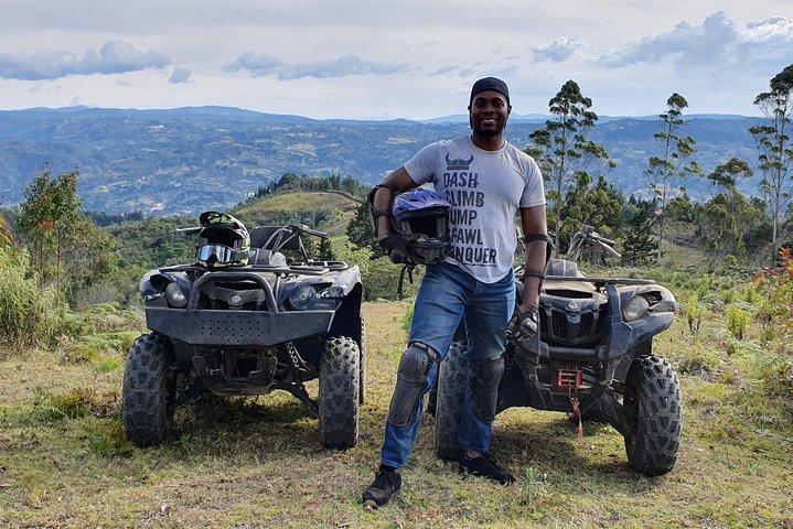 Atemberaubendes 1-stündiges ATV + fantastisches PARAGLIDING über riesigen Wasserfällen von MEDELLIN
