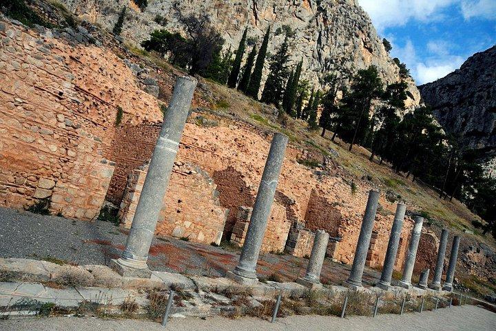 Delphi（Apollo Oracle / Athena Tholos）アテネからのプライベートデイツアー（10時間）