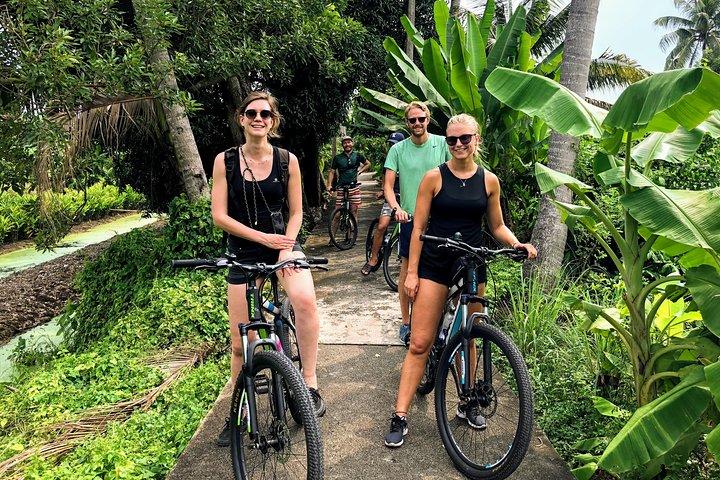 Explore Bangkok de bicicleta e barco com almoço