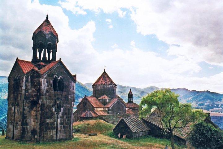 Tour privato ai monasteri Haghpat e Sanahin, patrimonio dell'UNESCO, e alla chiesa di Odzun
