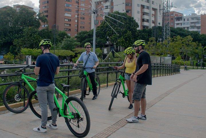 メデジン半日自転車ツアー-地元の軽食、コーヒーまたはビール