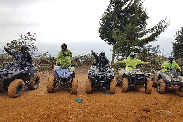 メデリンからの巨大な滝の上で見事なATV 1.5時間+素晴らしいパラグライディング