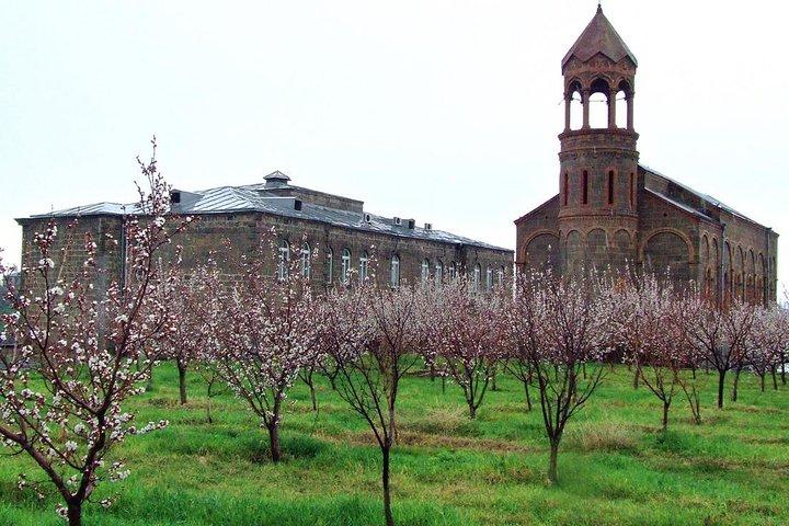 Visite privée aux monastères d'Oshakan, Karmravor, Hovhanavank, Saghmosavank