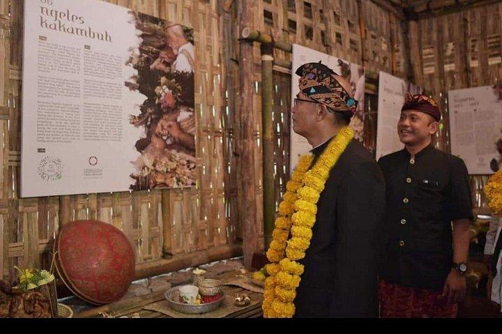 Bali Hindu Ritual's Offering Making Class