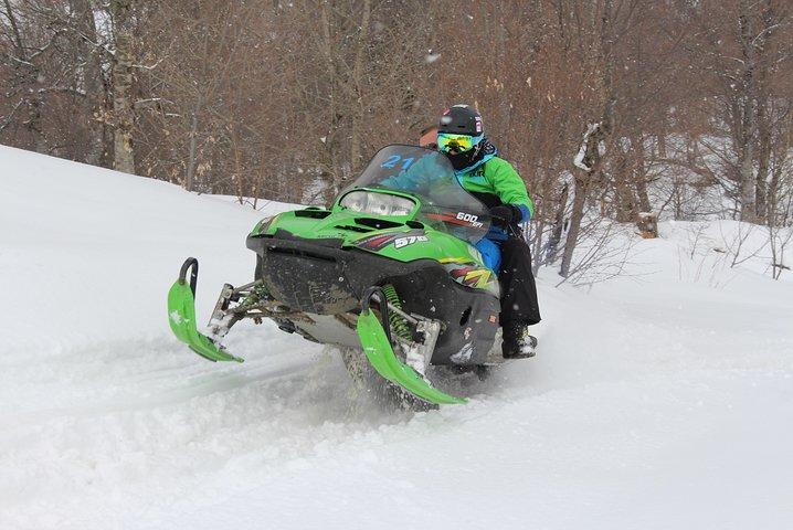 Sneeuwscooter / quad ATV privétour van Bakuriani naar het meer van Tabatskuri
